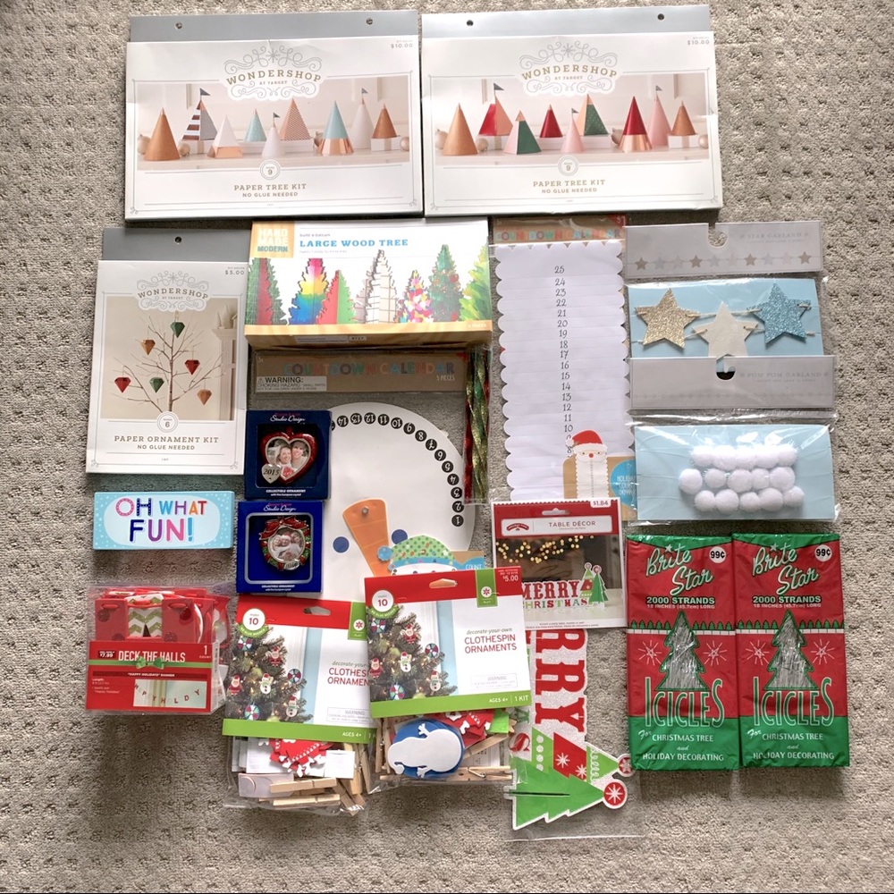 Bundle of Assorted Christmas Decor and Ornaments